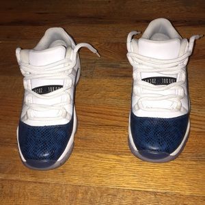 Size 7 jordan 11 low